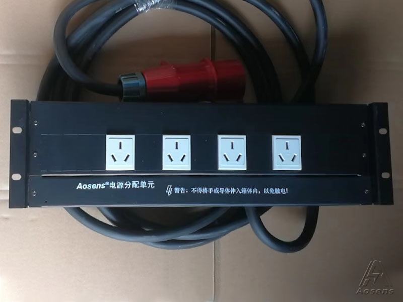 3U定制工業(yè)頭輸入4個16A三孔插座輸出 標準19英寸機架式安裝